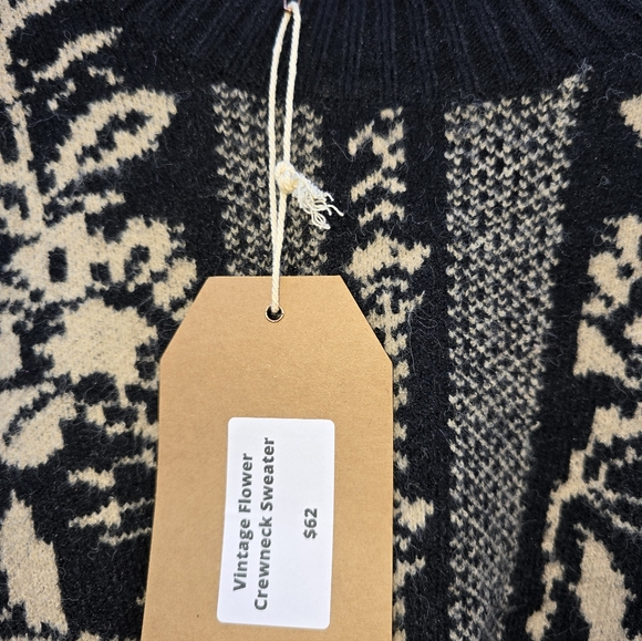 NEW Listicle Vintage Flower Crewneck Sweater - Picture 4 of 7